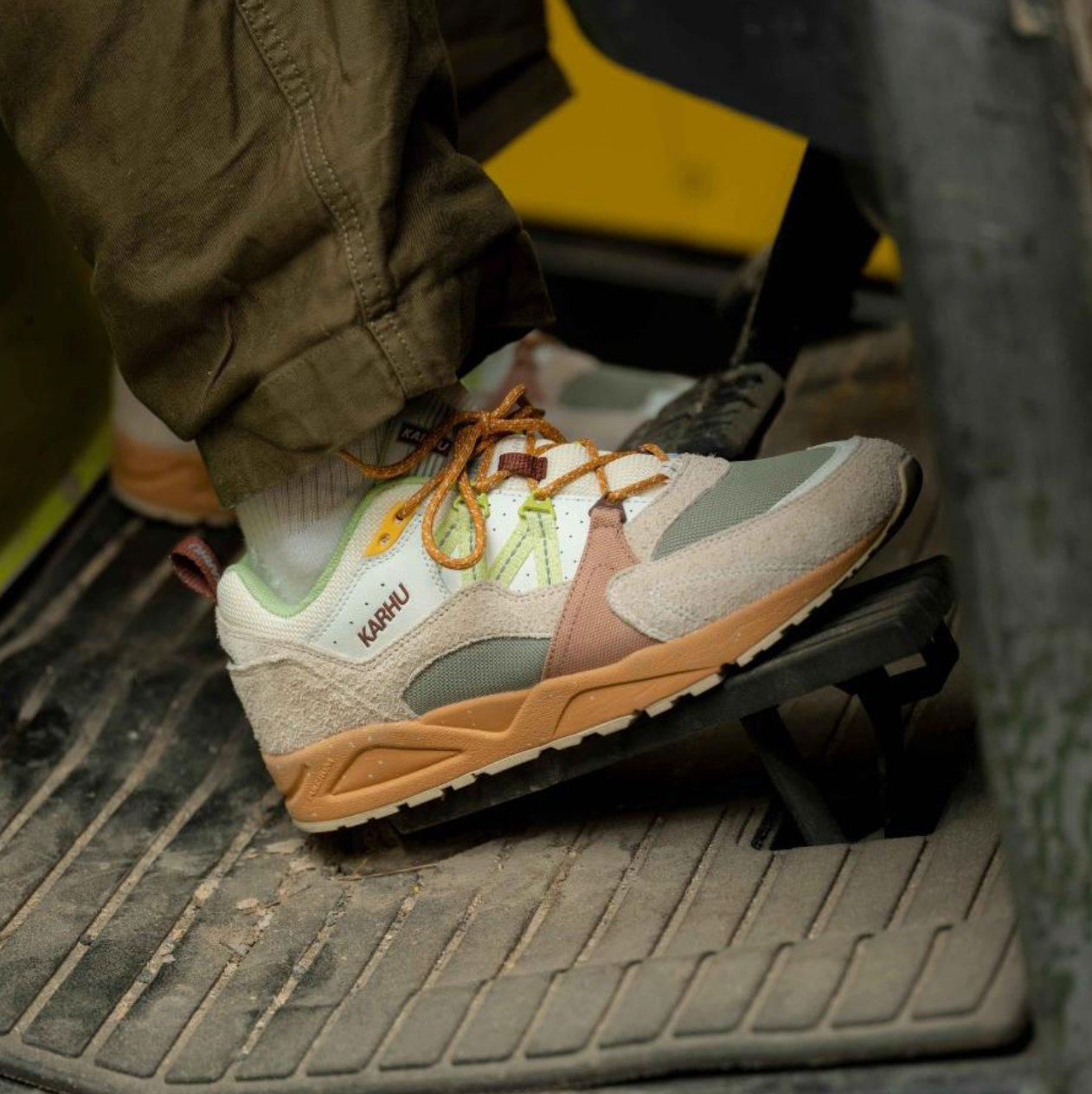 Karhu FUSION 2.0 "MÖLKKY" PACK - TURTLEDOVE / SHADOW LIME